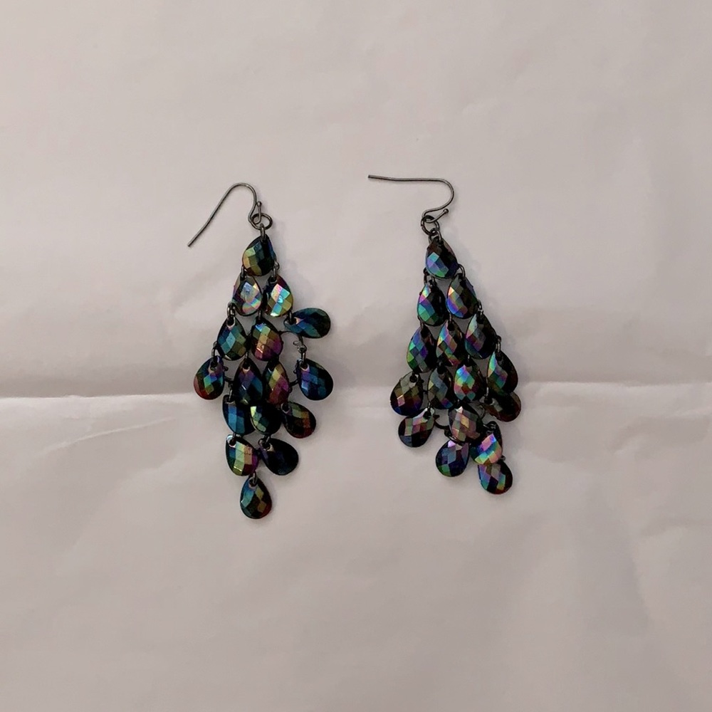 Multilayer dangle earrings.